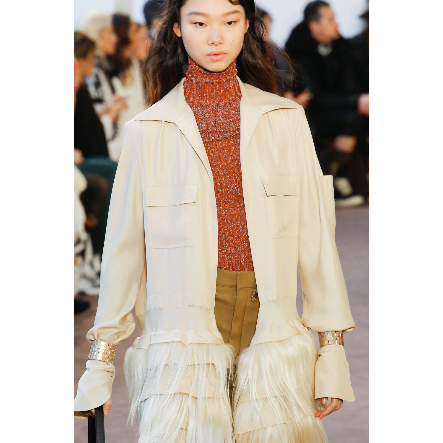 Фото Details Chloé Fall 2018 Ready-to-Wear , Детали коллекции Хлоя осень зима 2018 , Fashion show , неделя моды в Париже , PFW , Paris Fashion Week , Mainstyles